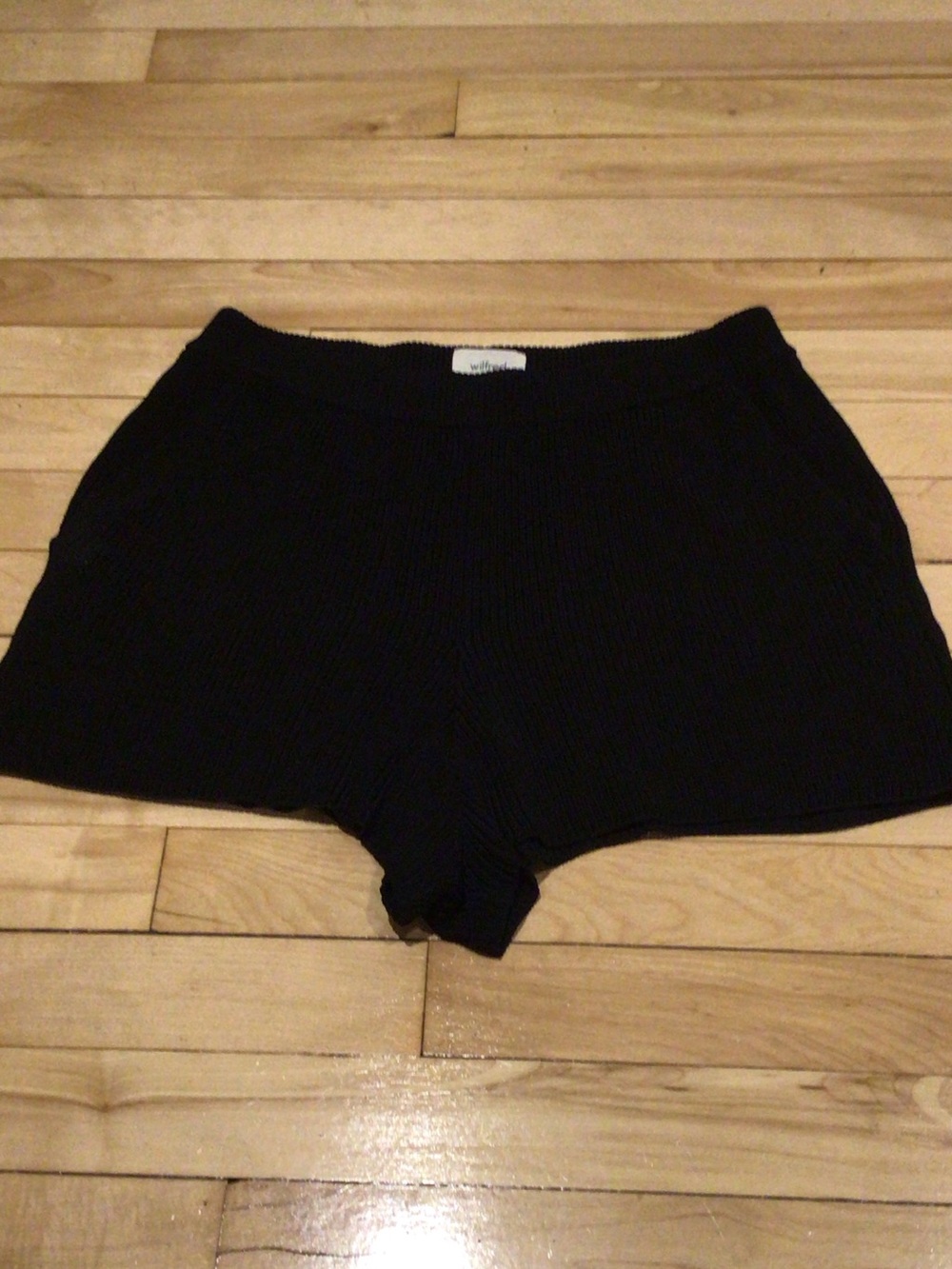 Wilfred Black knit Women's Shorts effortless Chic Minimalist Essential - Picture 1 of 7